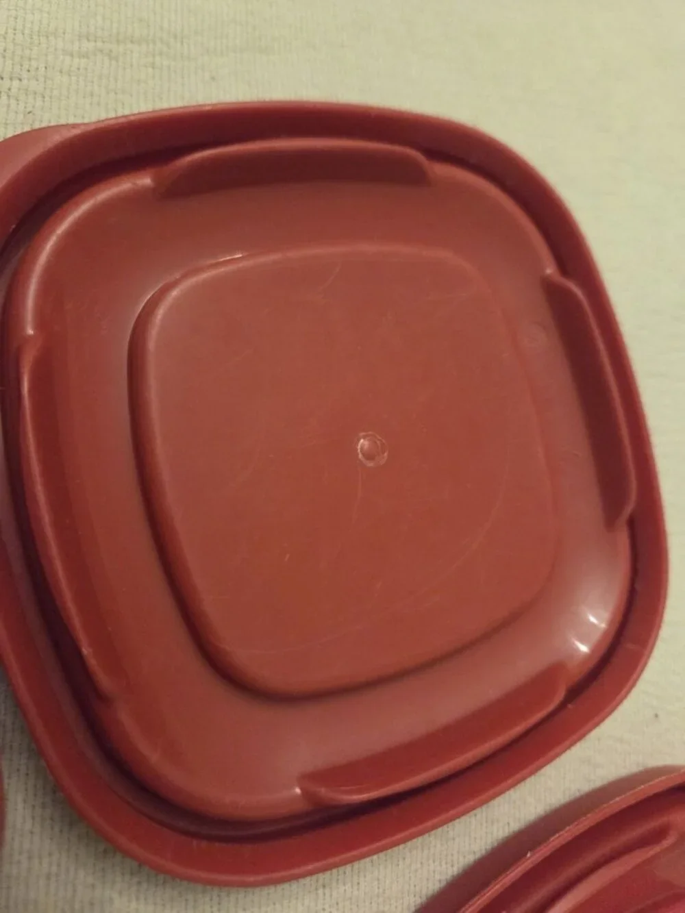 6‎ Rubbermaid 7J58 Red Easy Find Storage Container REPLACEMENT LIDS ONLY